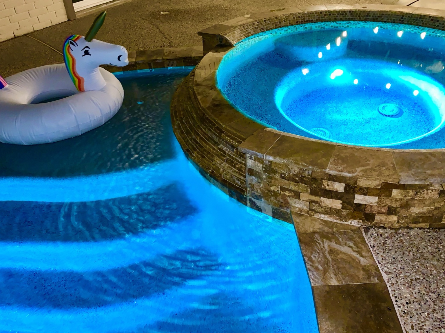 Guest amenity area at Cypress River Oasis