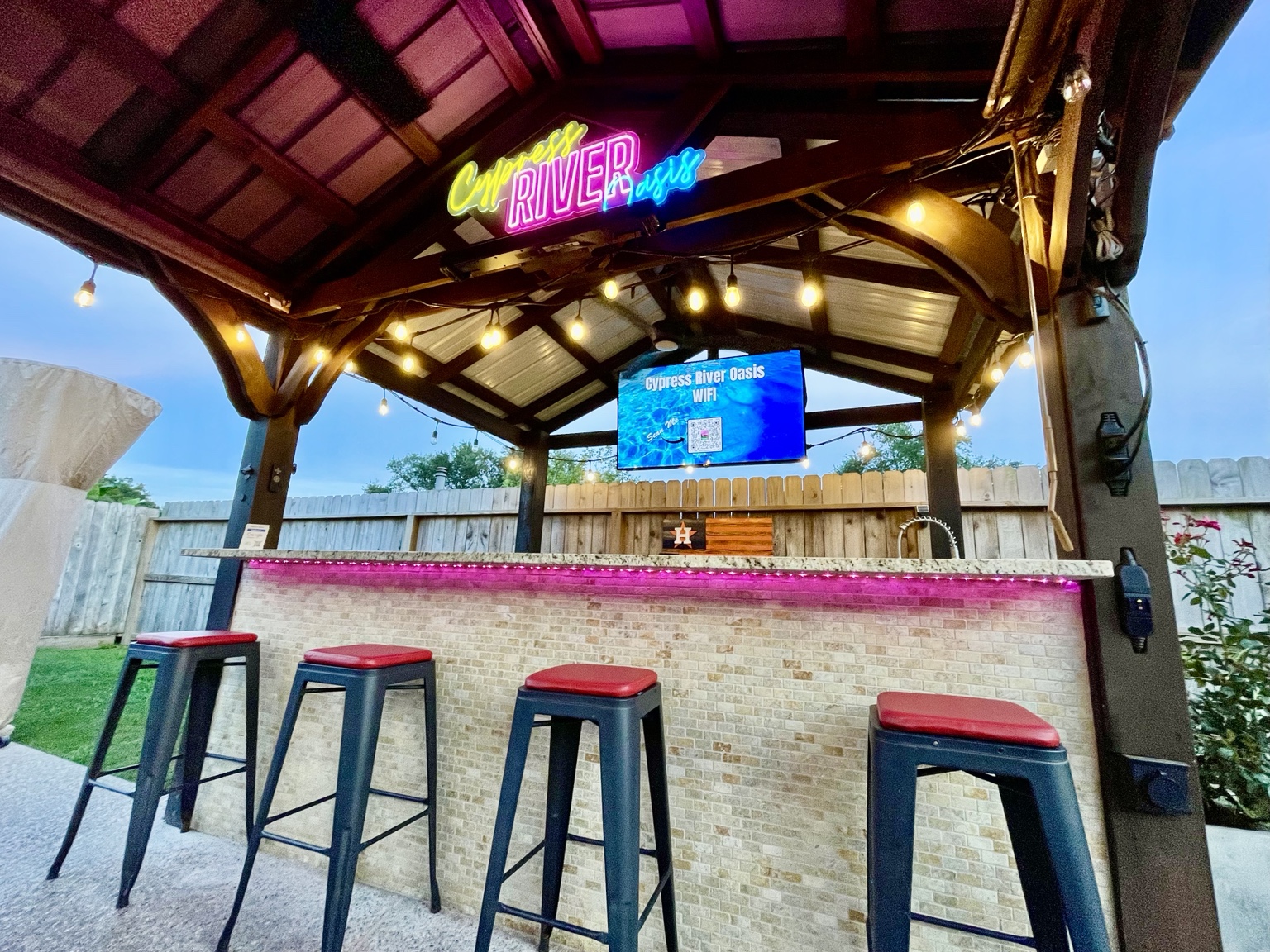 Granite bar area at Cypress River Oasis